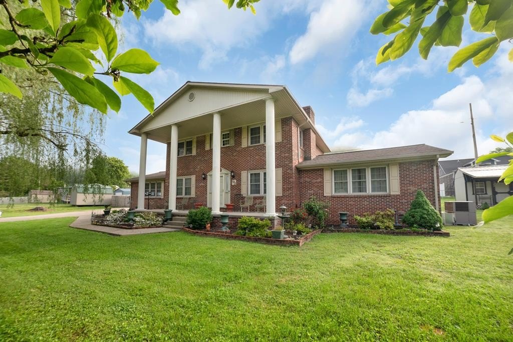 Single Family 3BR 3BA - 190 N Clay Avenue, West Van Lear, KY