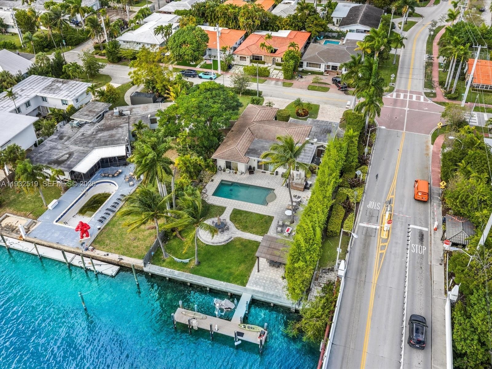 Single Family 3BR 2BA - 1000 S Shore Dr, Miami Beach, FL