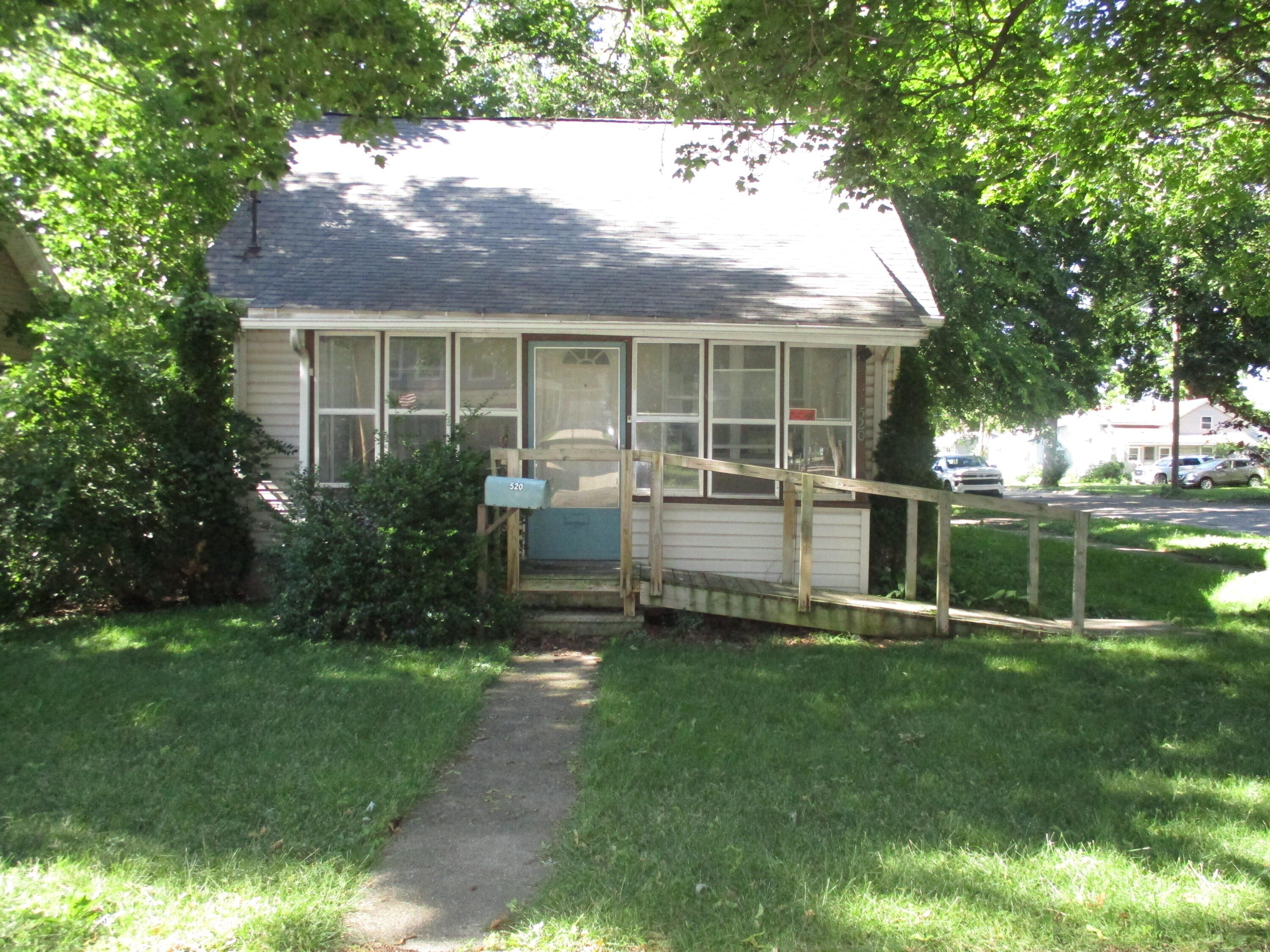 Single Family 2BR 1BA - 520 E North Street, Jackson, MI