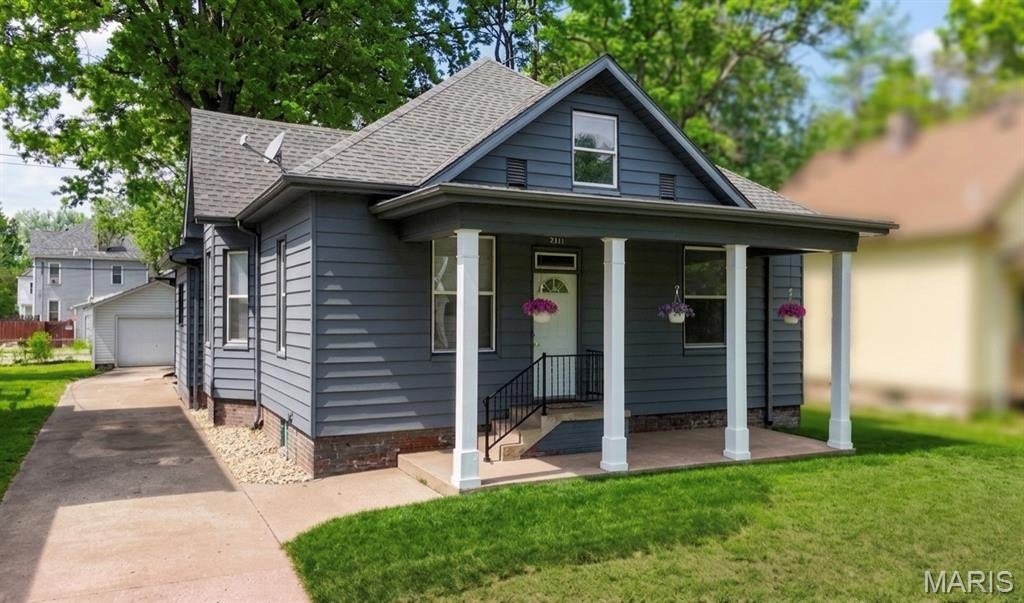 Single Family 4BR 2BA - 2311 Edison Avenue, Granite City, IL