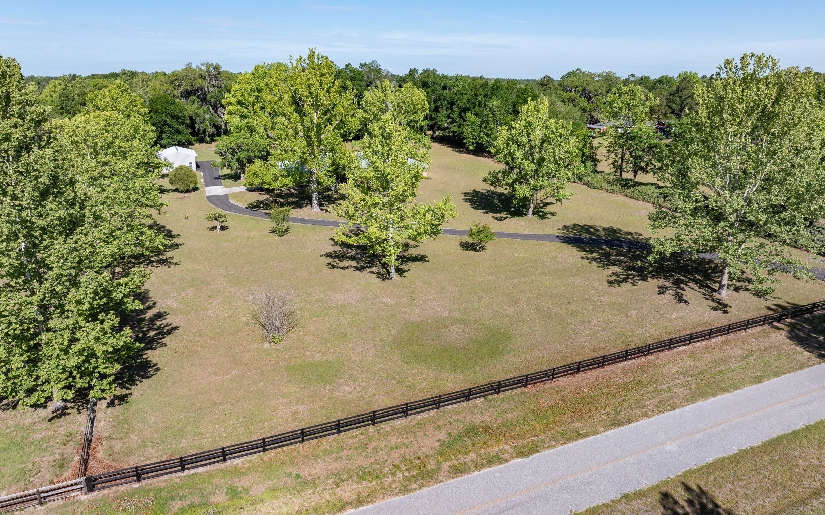 Single Family 4BR 3BA - 656 NW DOGWOOD TERRACE, Lake City, FL