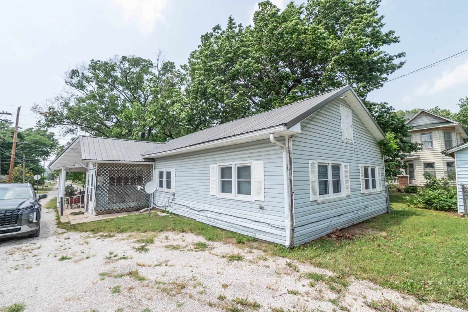 Single Family 3BR 1BA - 210 15th, Fredonia, KS