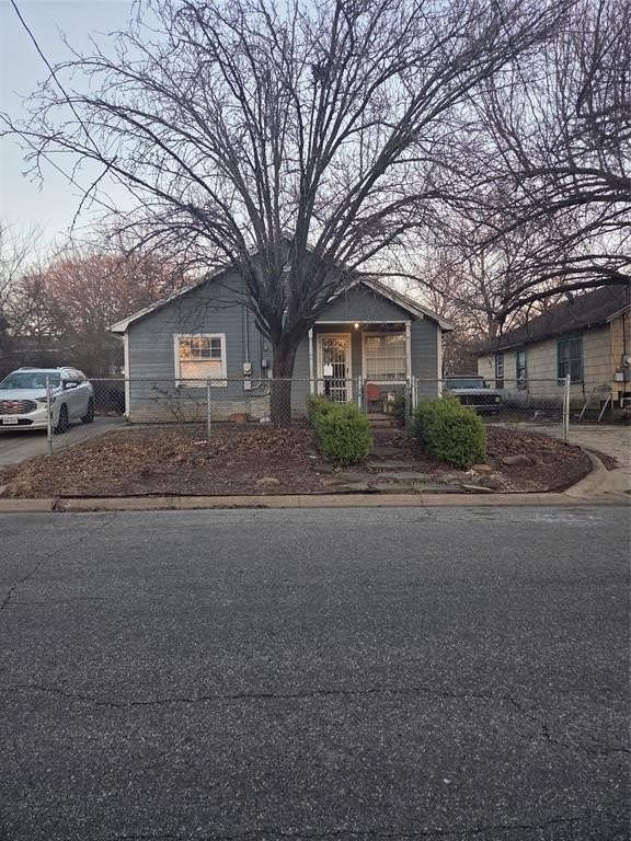 Single Family 2BR 1BA - 1309 S Rusk Street, Sherman, TX