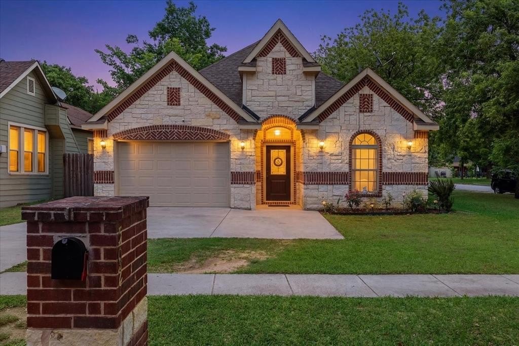 Single Family 4BR 2BA - 502 Ritchey Street, Gainesville, TX