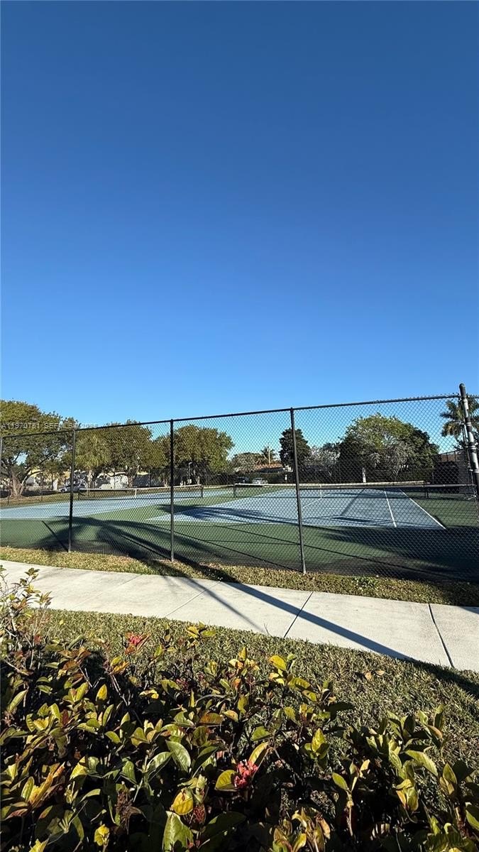 Condo 2BR 2BA - 201 Lake Pointe Dr, Oakland Park, FL