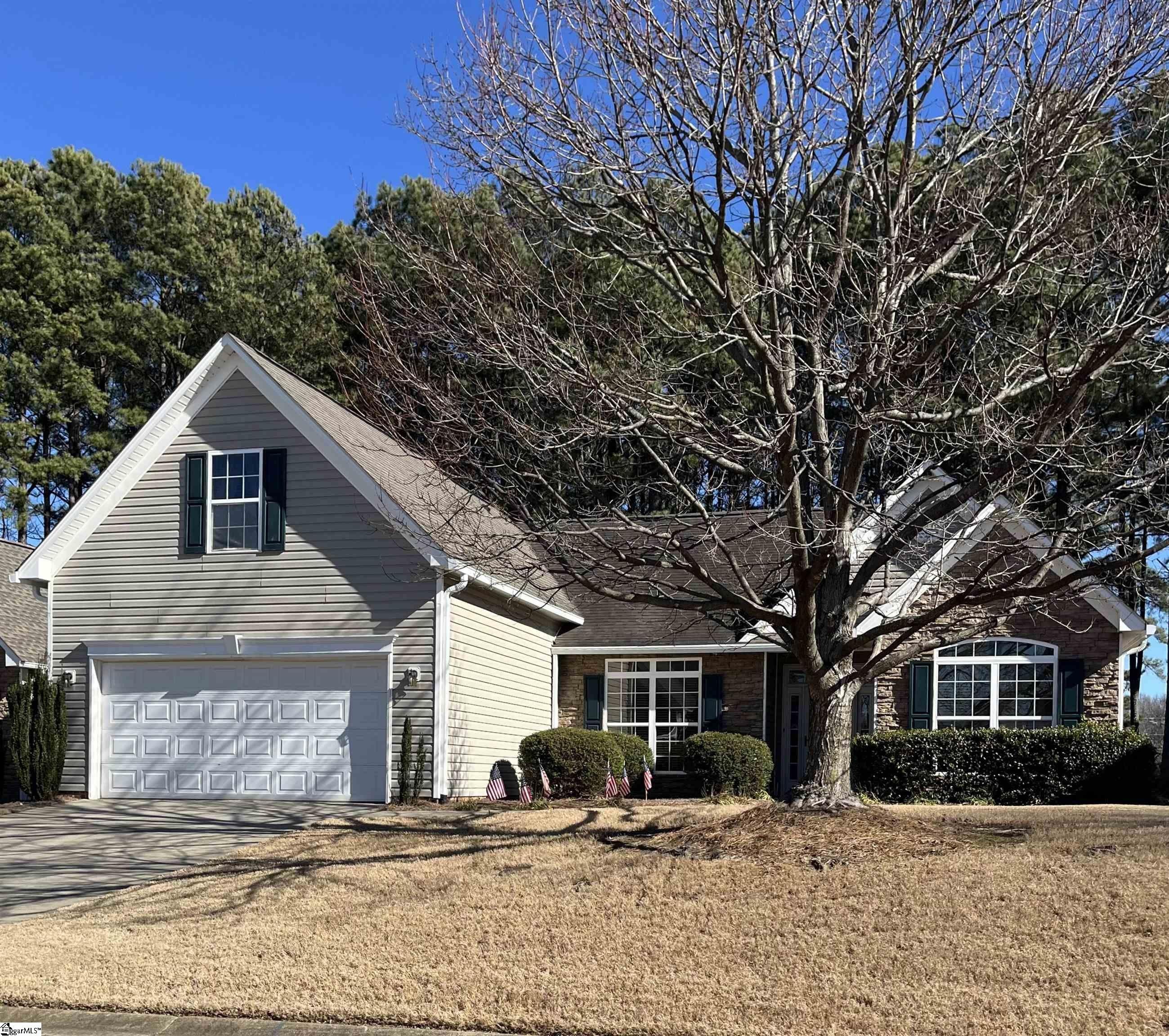 Single Family 4BR 2BA - 10 Hanging Moss Lane, Greenville, SC