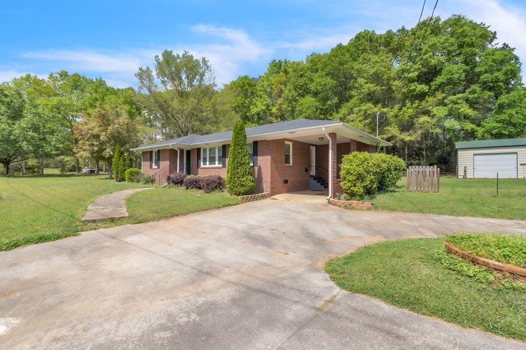 Single Family 3BR 2BA - 302 McGowan Ave, Abbeville, SC