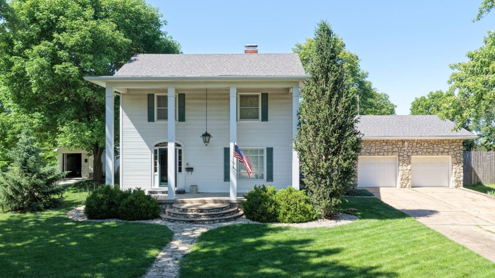 Single Family 4BR 4BA - 126 Main St, Sabetha, KS