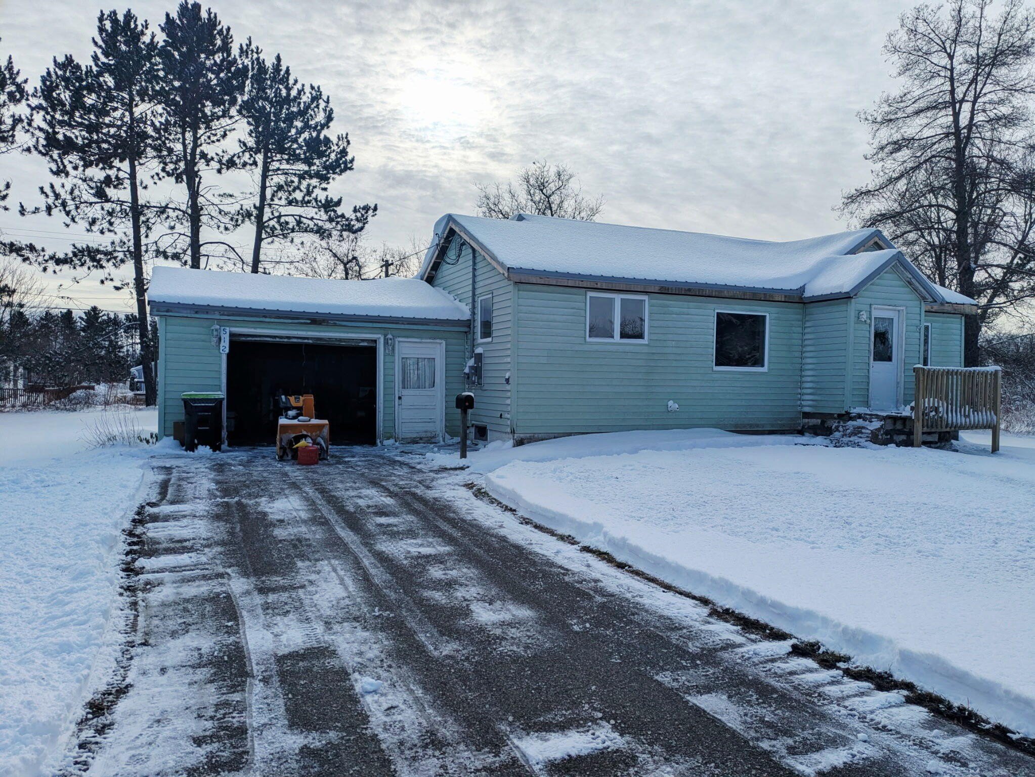 Single Family 4BR 2BA - 512/516 E Avenue C, Newberry, MI
