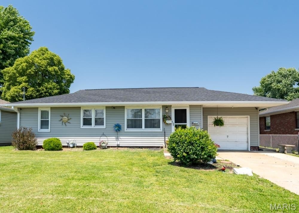 Single Family 3BR 1BA - 804 Ewing Street, East Alton, IL