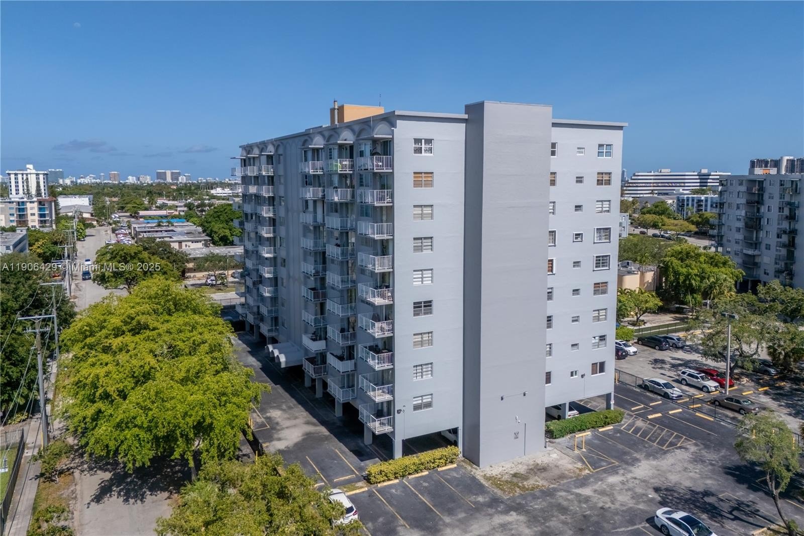 Condo 1BR 2BA - 1470 NE 125th Ter, North Miami, FL