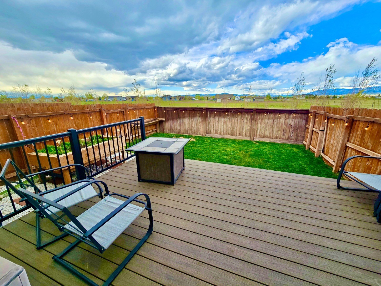 977 N River Rock Dr