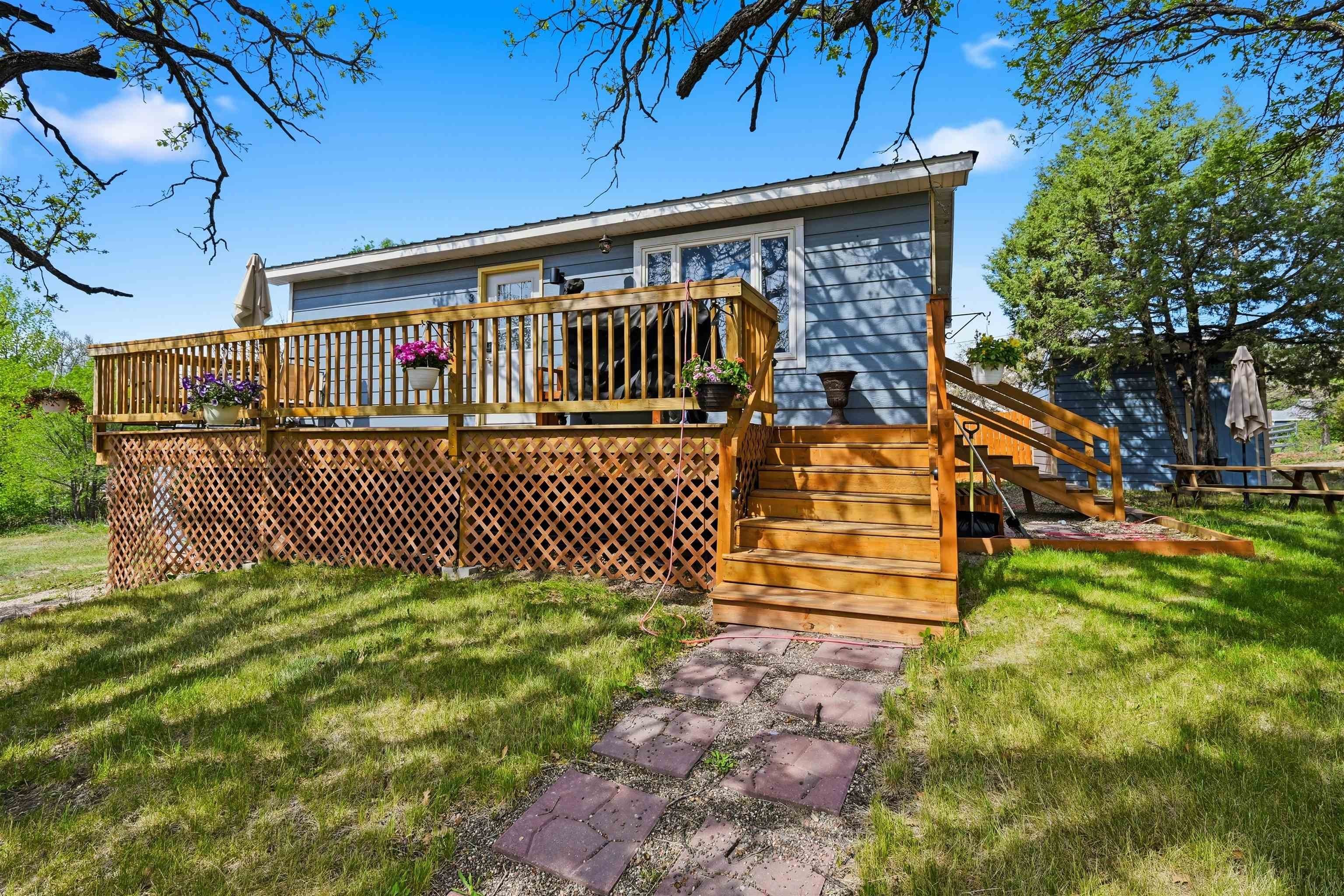 Single Family 4BR 2BA - 300 8th Avenue, Belle Fourche, SD