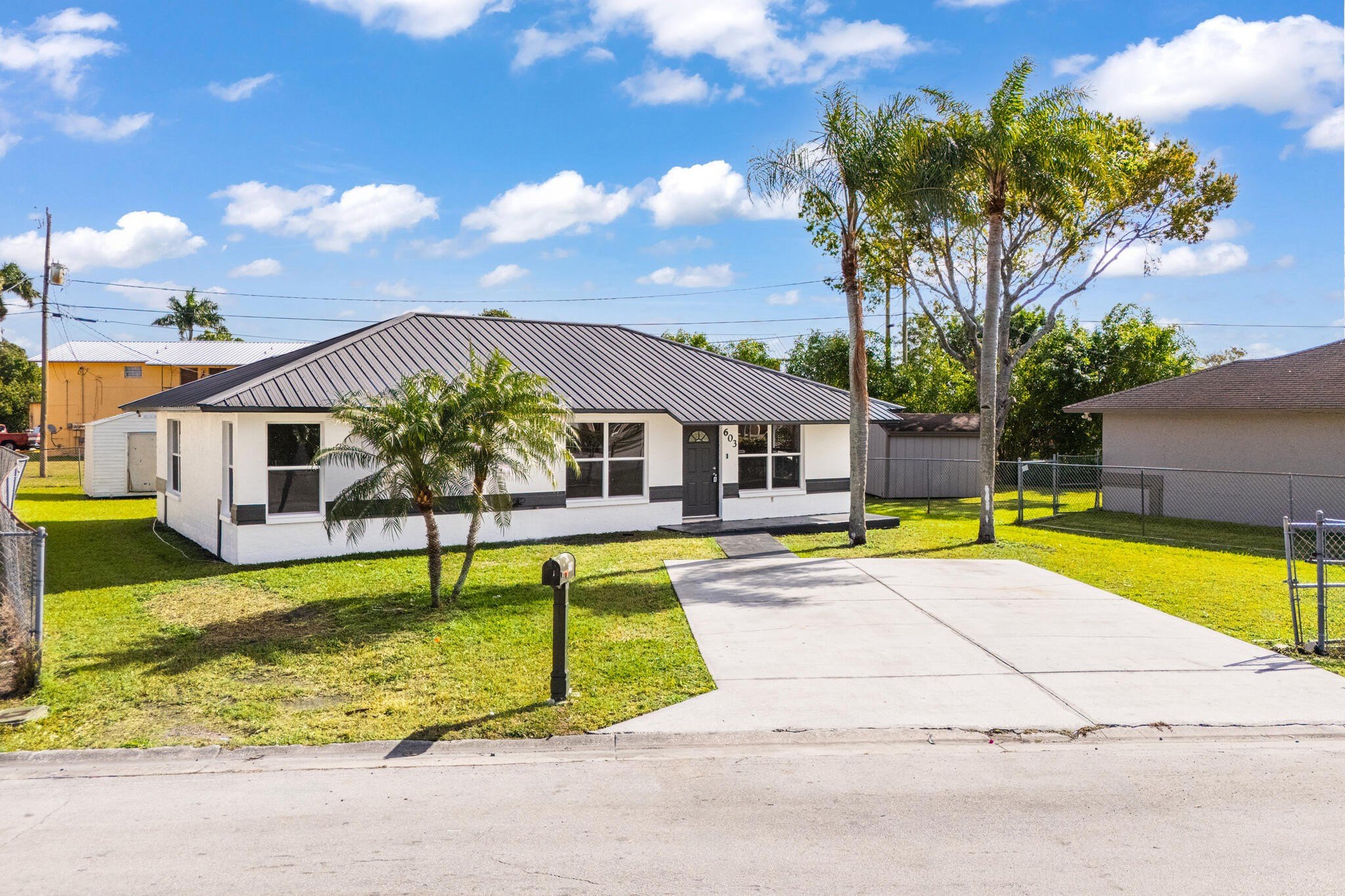 603 SW 10th St  