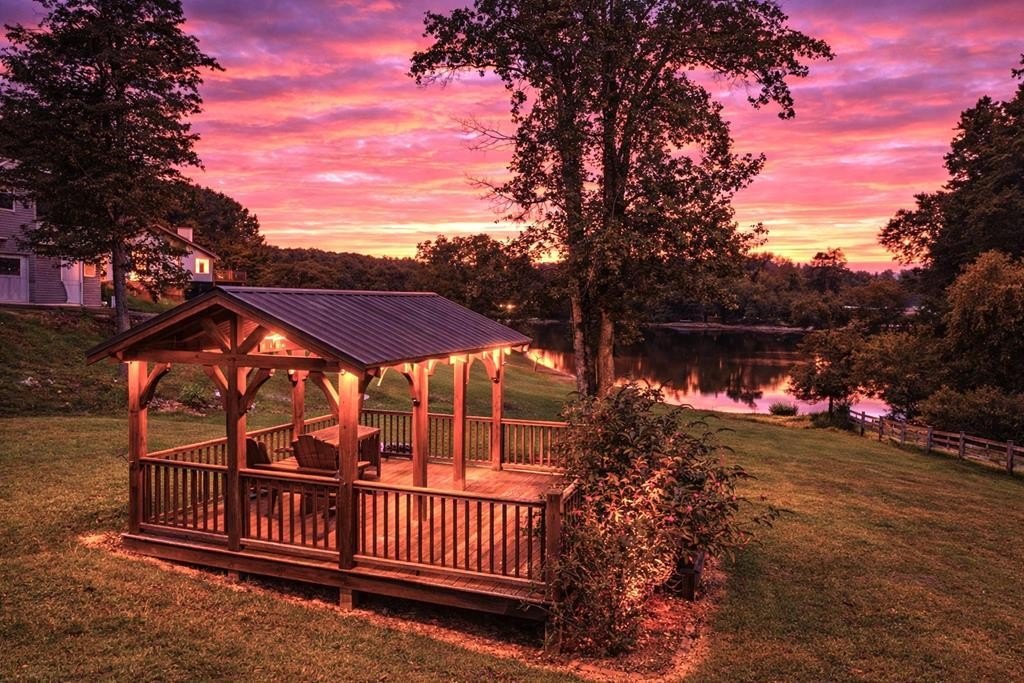 Single Family 4BR 3BA - 27 Twin Brook Drive, Blairsville, GA