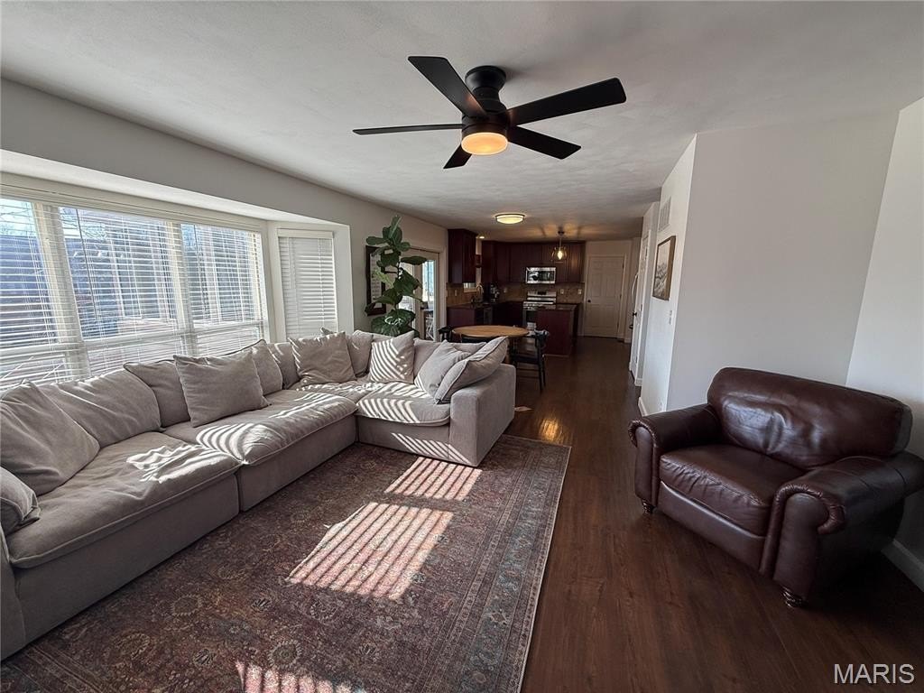 Single Family 4BR 4BA - 205 Birch Creek Court, O'Fallon, IL