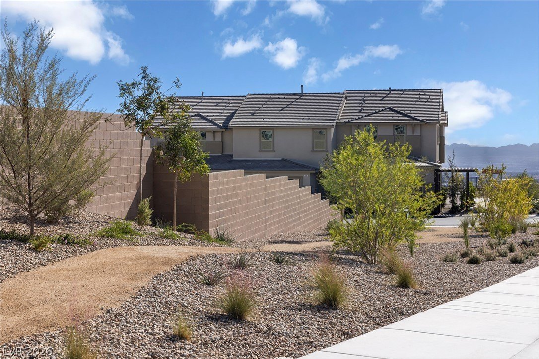 Single Family 3BR 3BA - 96 Cinder Cone Lane, Las Vegas, NV