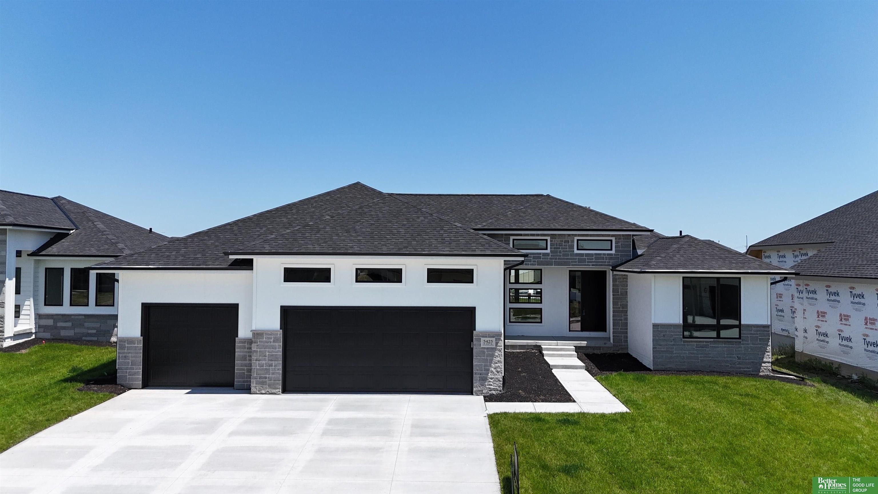 Single Family 6BR 4BA - 5826 N 213 Avenue, Elkhorn, NE