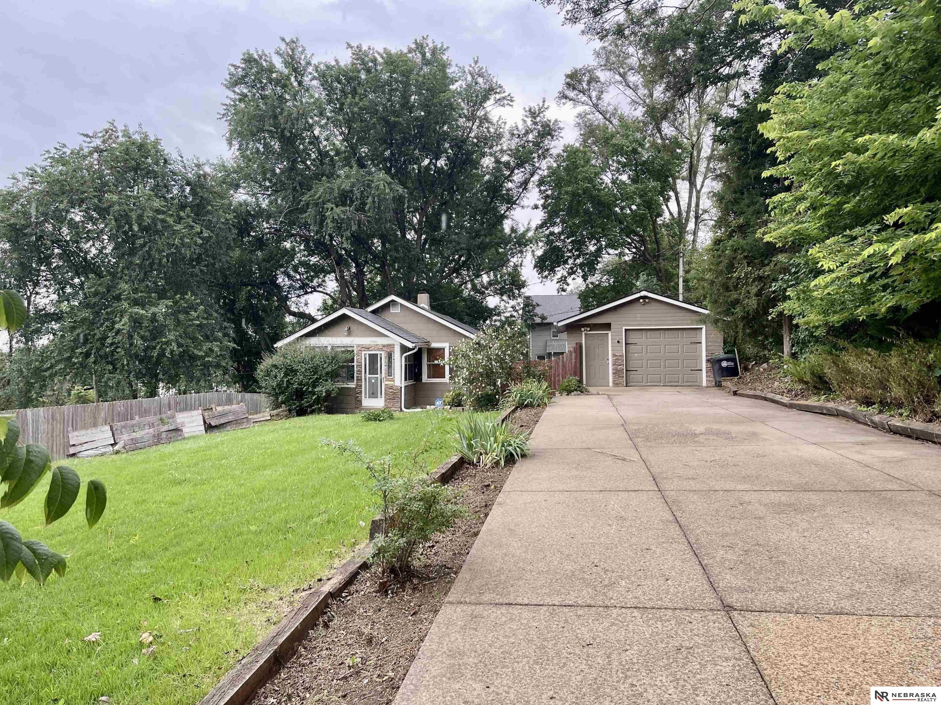 Single Family 2BR 2BA - 3049 Newport Avenue, Omaha, NE