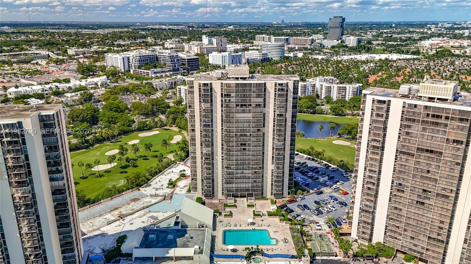 Condo 2BR 2BA - 20301 W Country Club Dr, Aventura, FL