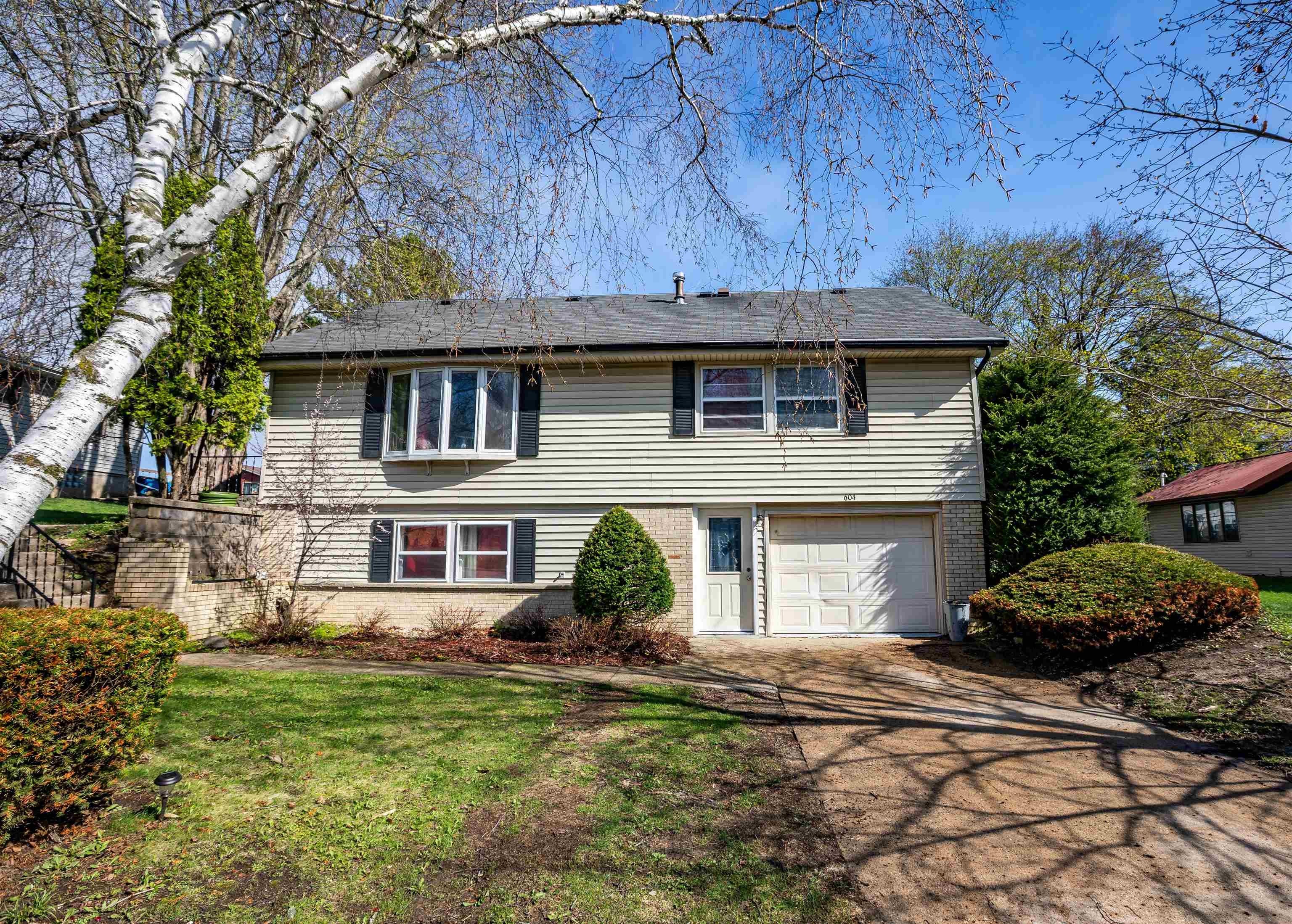 Single Family 4BR 2BA - 604 W North Street, Dodgeville, WI