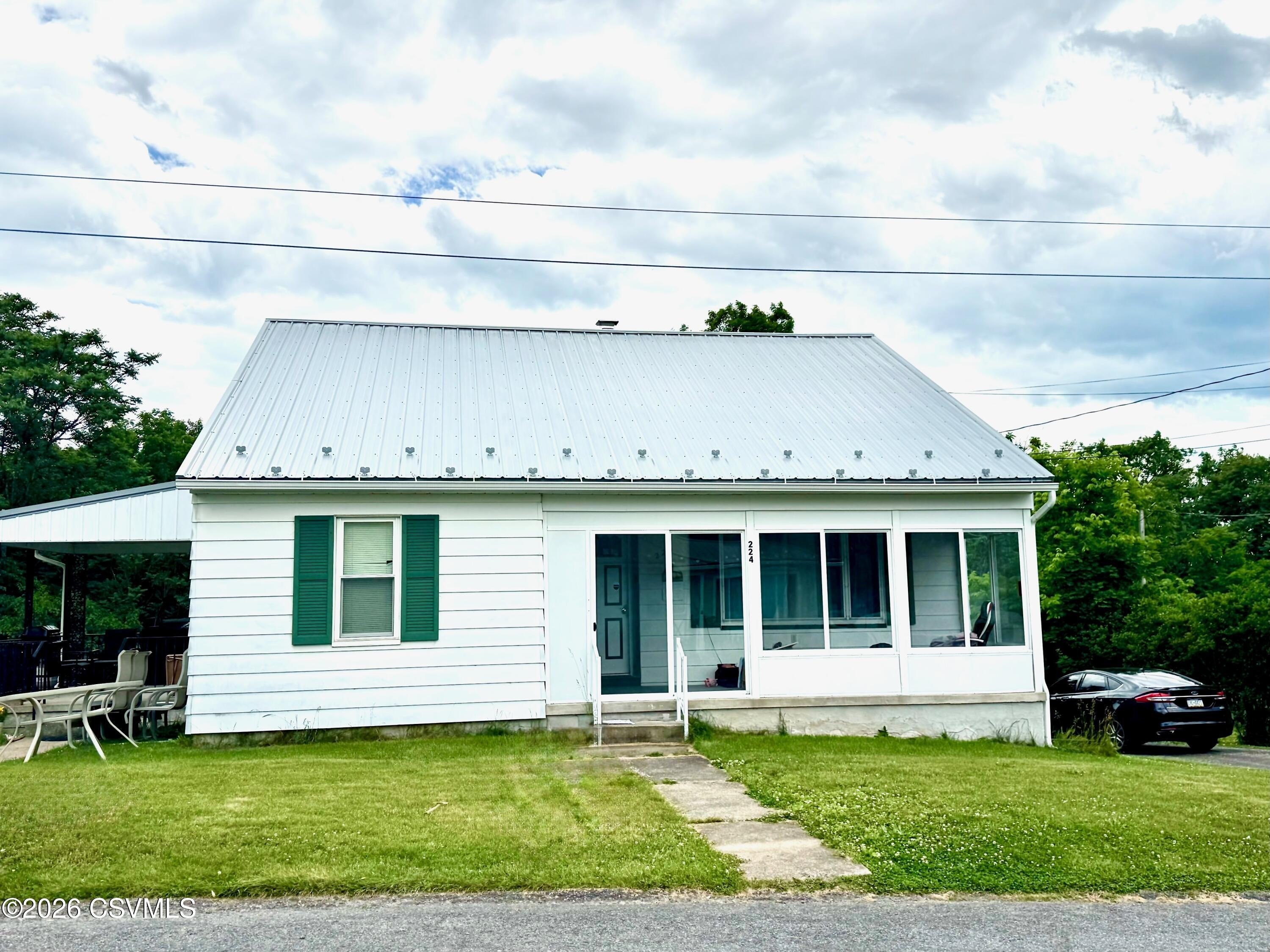 Single Family 3BR 1BA - 224 BAYLOR Road, Watsontown, PA