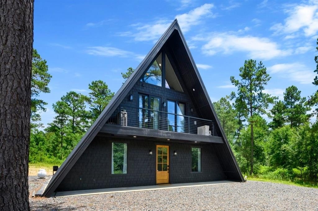 Single Family 4BR 3BA - 104 Prickly Pine Trail, Broken Bow, OK