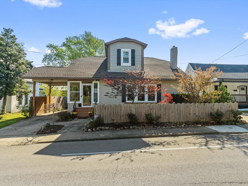 Single Family 4BR 2BA - 134 S Seminary Street, Madisonville, KY