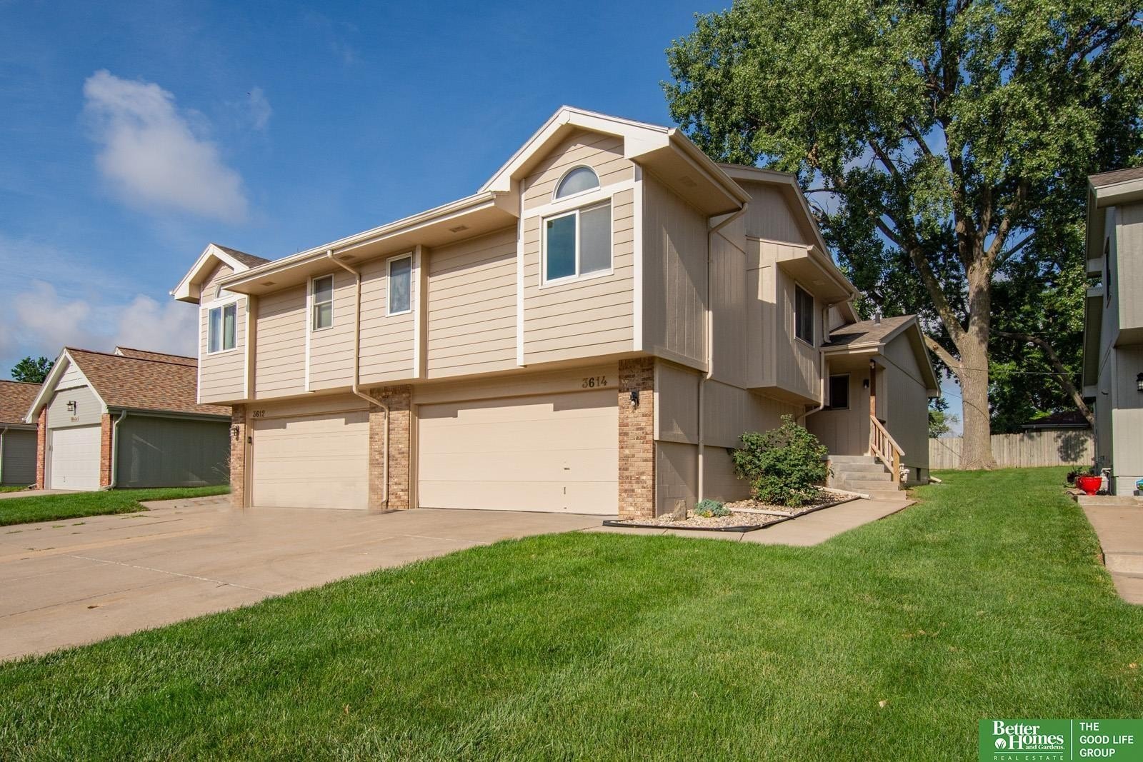 Single Family 2BR 2BA - 3614 N 104th Avenue, Omaha, NE