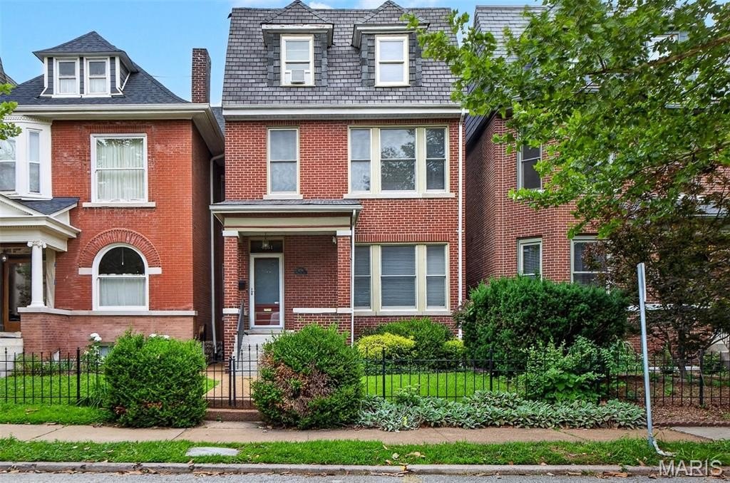 Single Family 4BR 4BA - 4251 Maryland Avenue, St Louis, MO