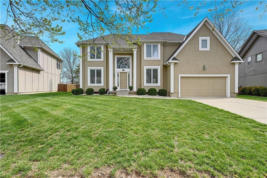 Single Family 4BR 4BA - 10468 West 131st Street, Overland Park, KS