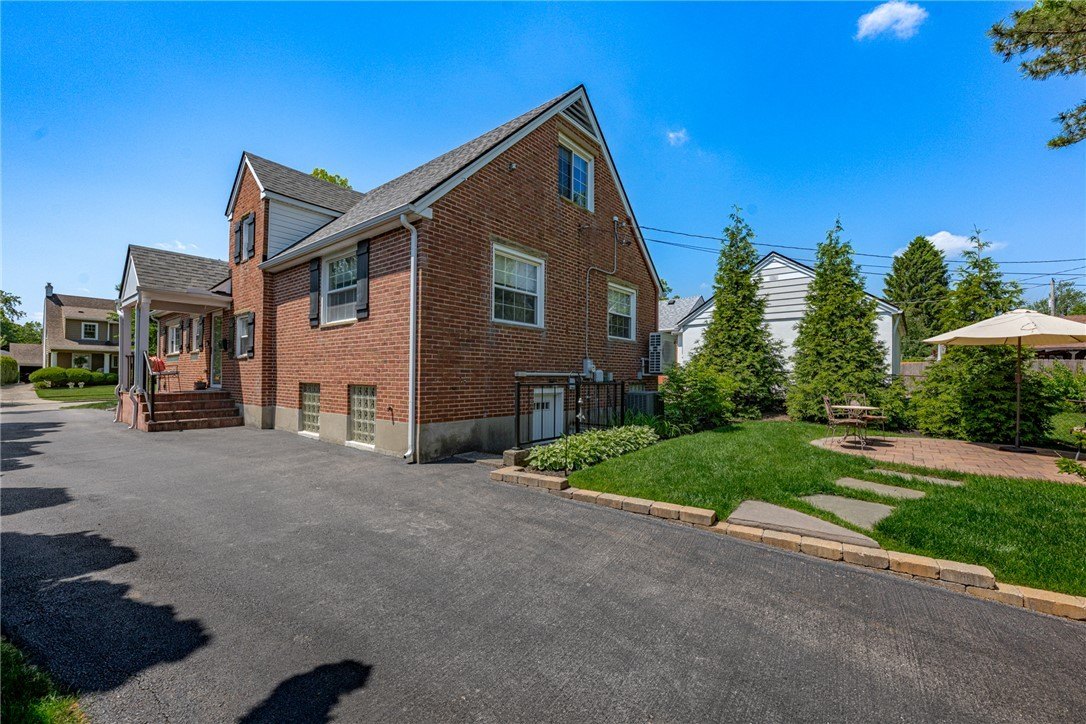 337 Lonsdale Ave