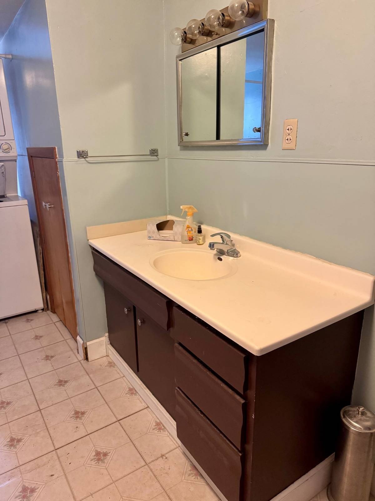 Single Family 3BR 2BA - 201 East 7th Avenue, Redfield, SD