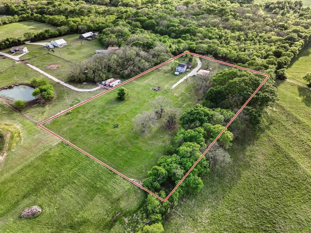 Single Family 4BR 3BA - 1604 County Rd 4040, Savoy, TX
