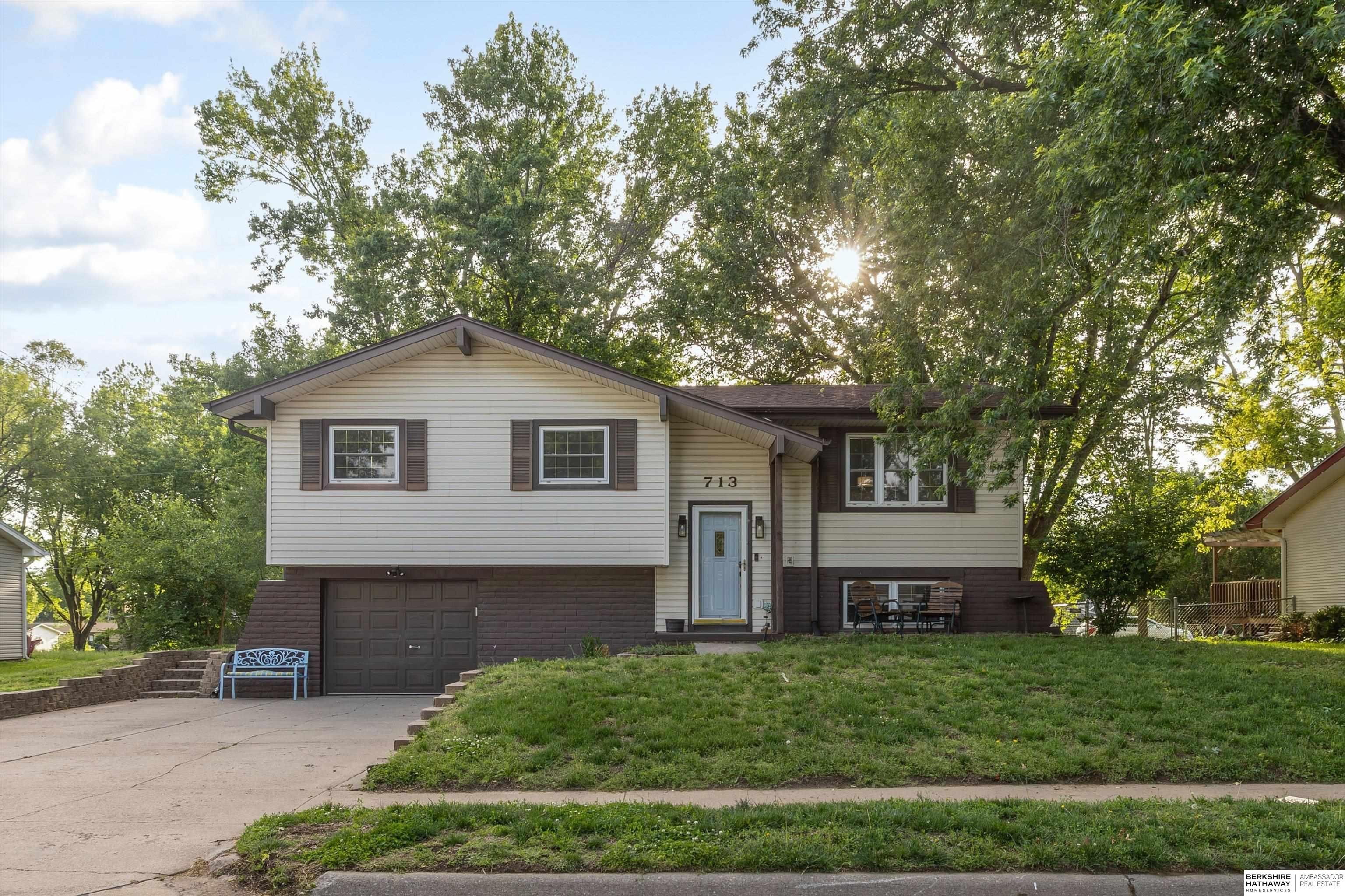 Single Family 3BR 2BA - 713 N 12th Street, Blair, NE