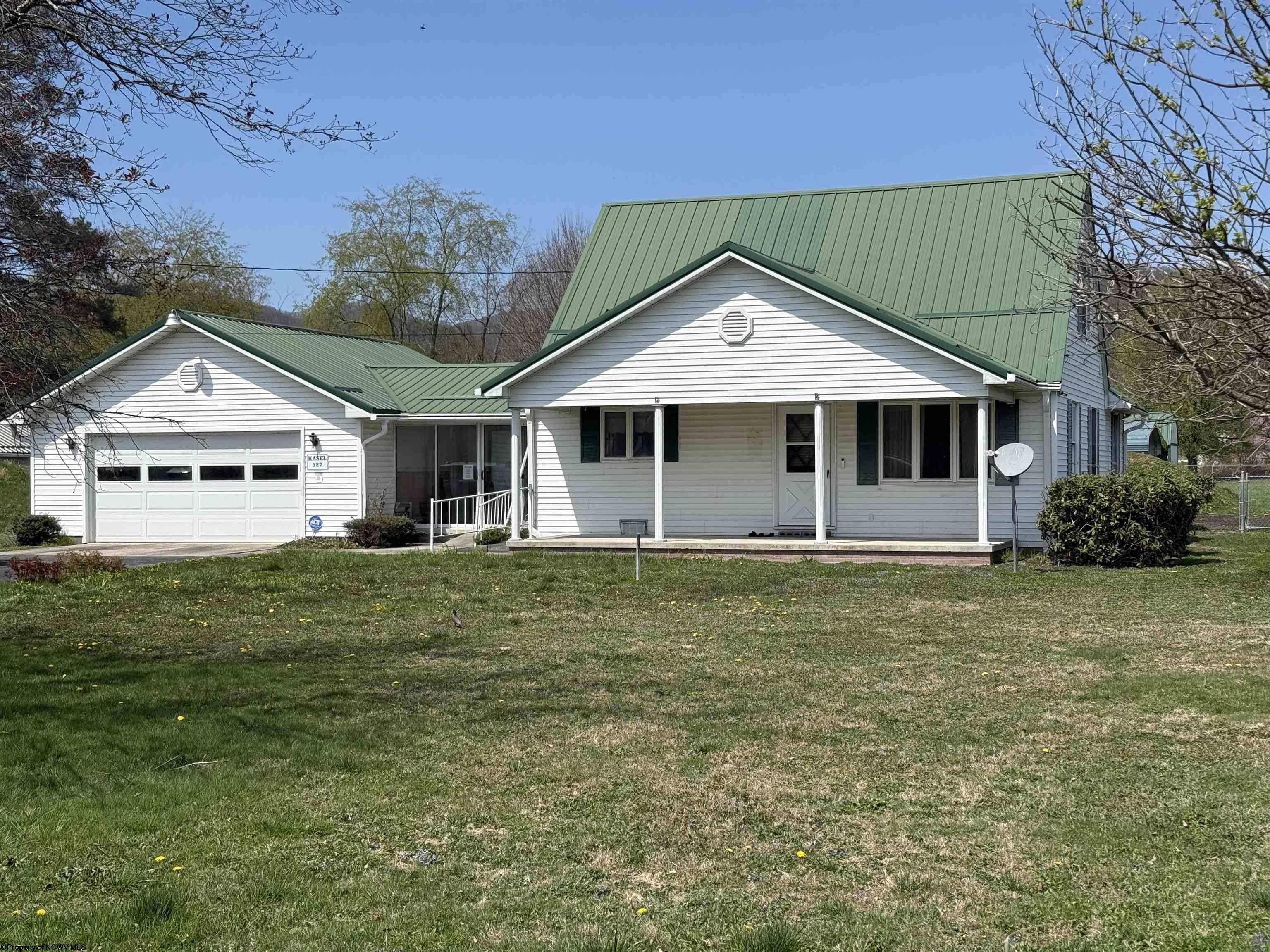 Single Family 4BR 2BA - 527 Franklin Road, Valley Bend, WV