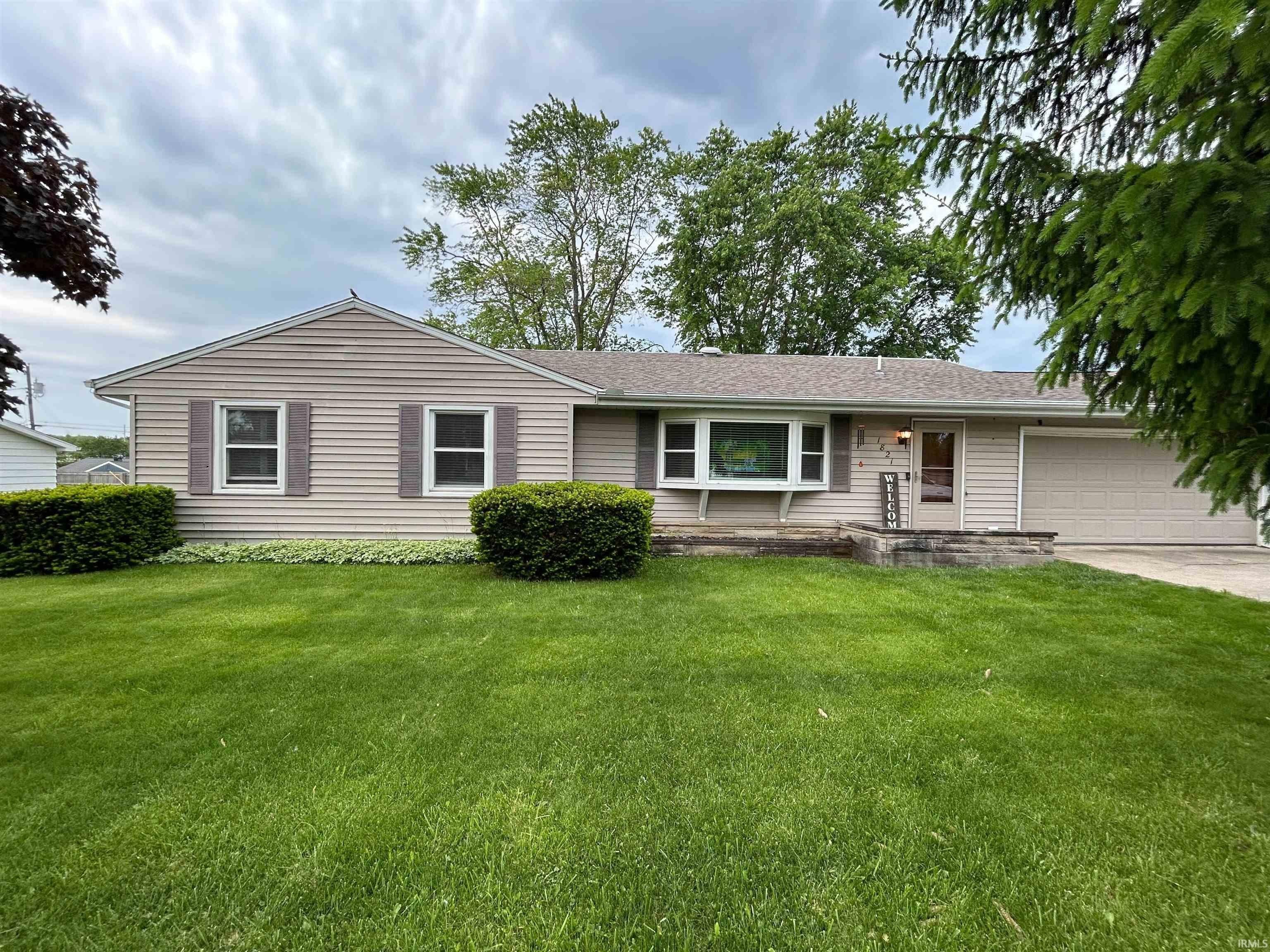 Single Family 3BR 1BA - 1821 Billy Drive, Fort Wayne, IN