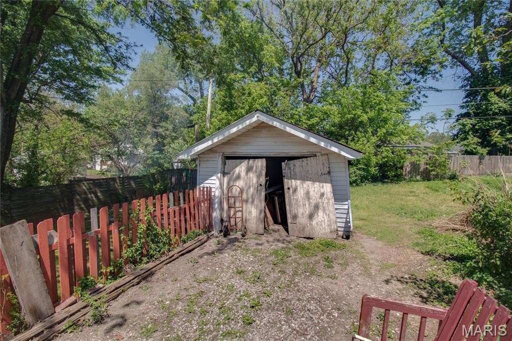 Single Family 2BR 1BA - 2612 Yager Avenue, Alton, IL