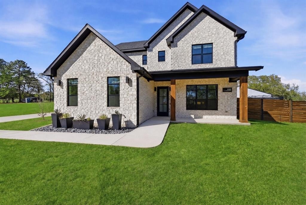 Single Family 4BR 4BA - 1805 Arthur Road, Denison, TX