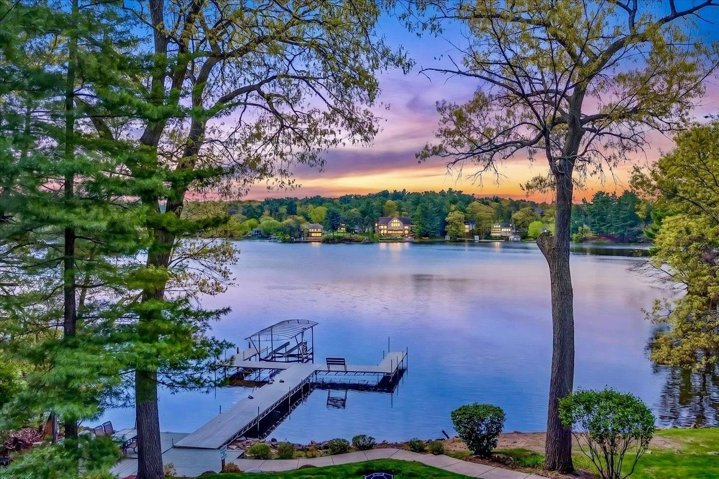 Condo 4BR 3BA - 414 E Hiawatha Drive, Wisconsin Dells, WI