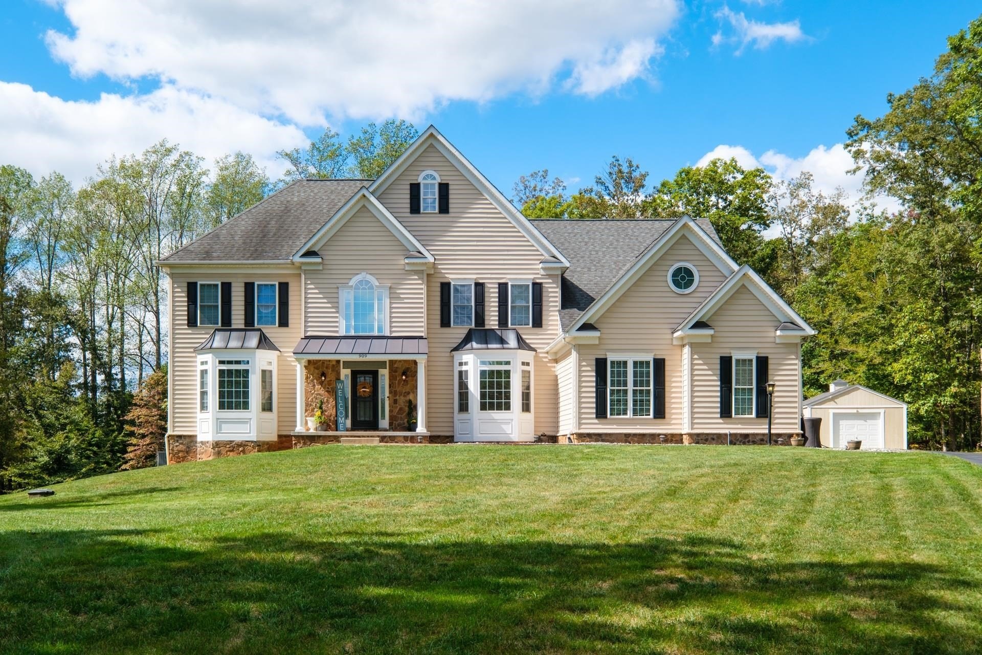 Single Family 4BR 5BA - 909 HANCOCK DR, RUCKERSVILLE, VA