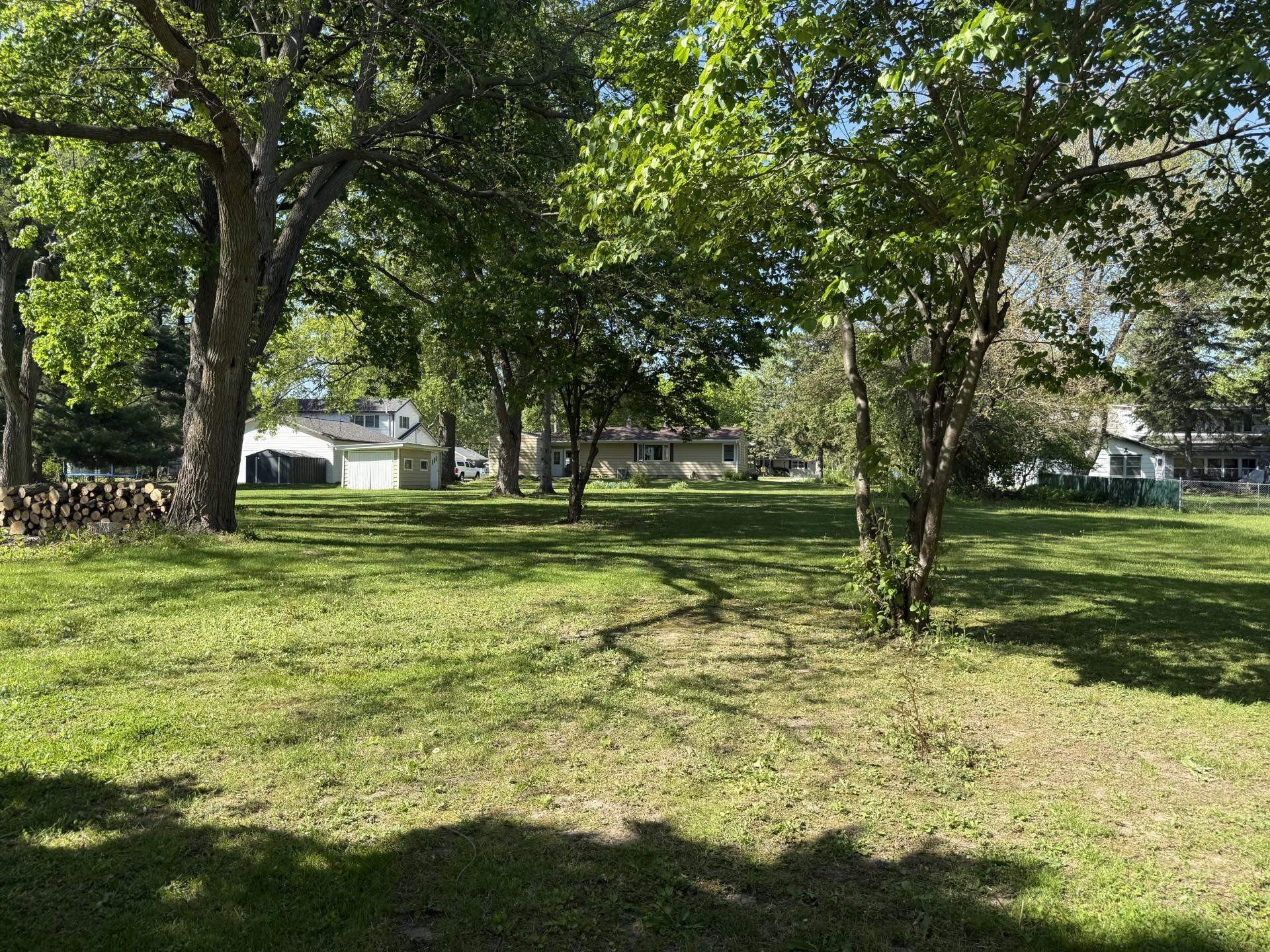 Single Family 2BR 1BA - 2530 White Oaks Drive, Beloit, WI