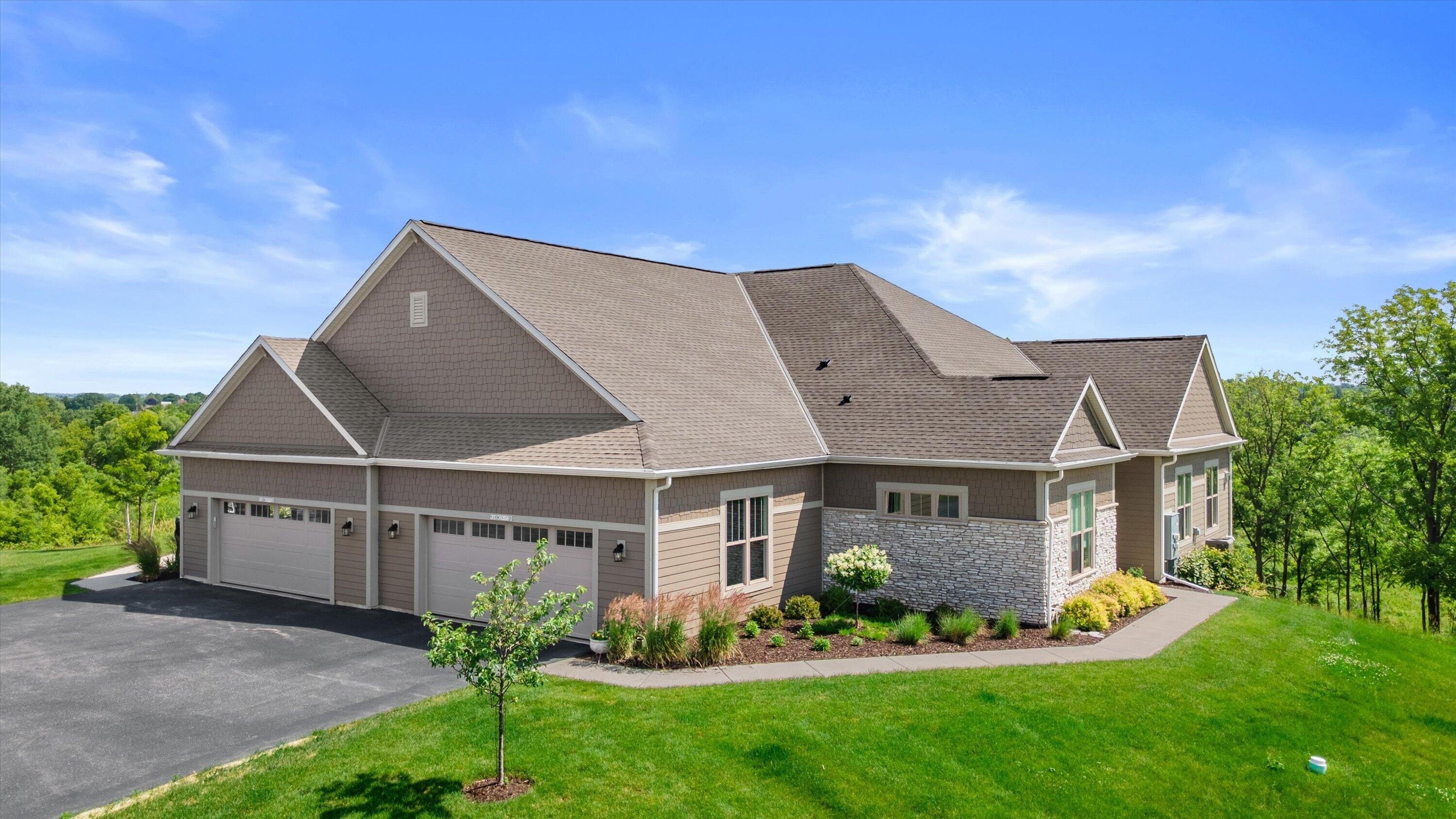 Condo 2BR 2BA - N28W25172 Parkway Ridge Cir, Pewaukee, WI