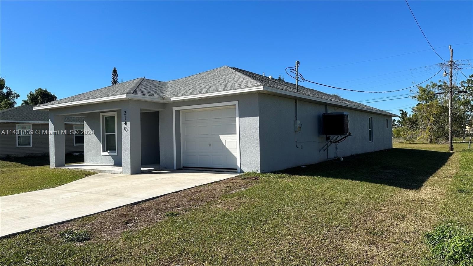 Single Family 4BR 2BA - 3428 N Jeffcott ST, Fort Myers, FL