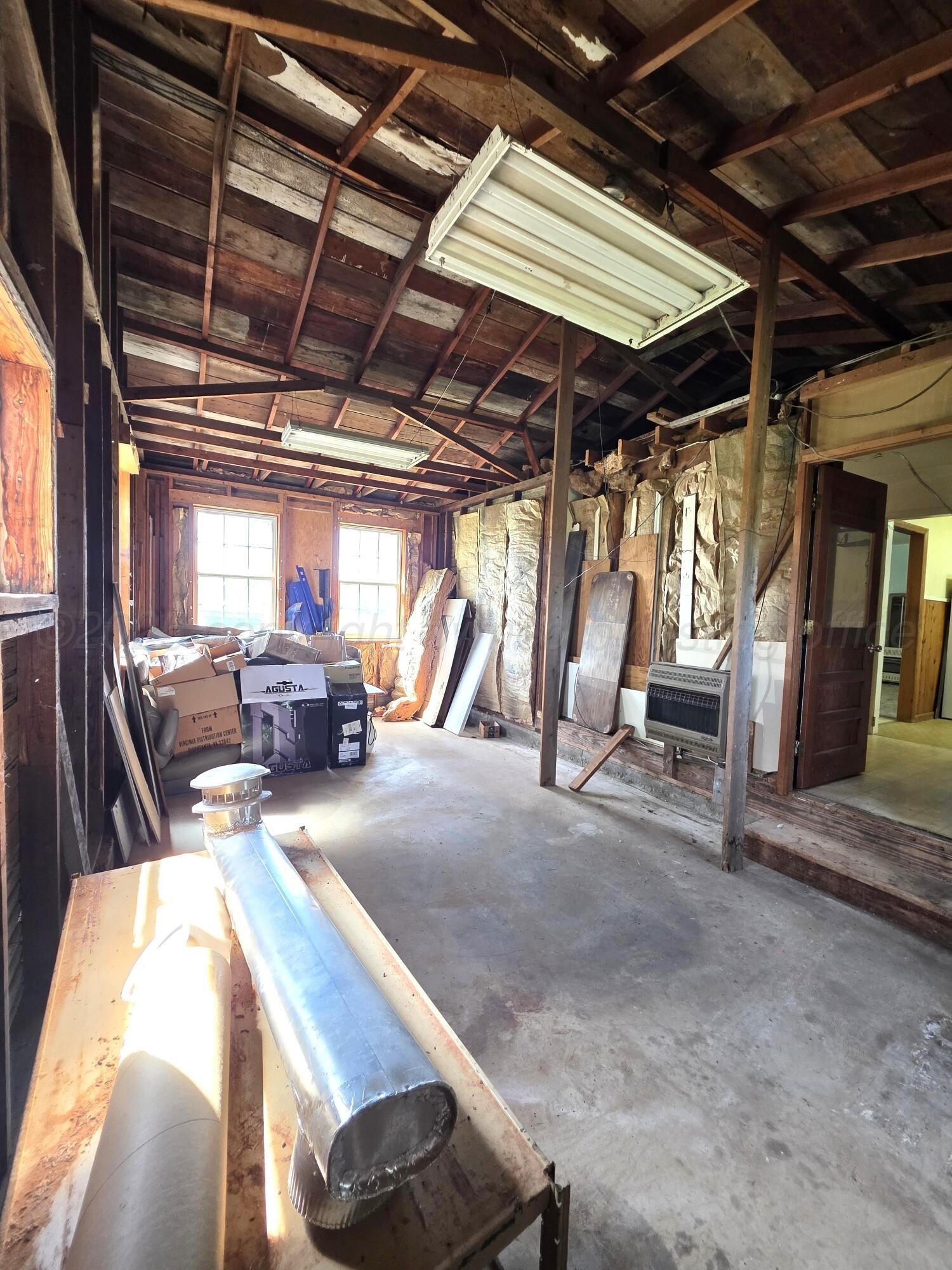 Single Family 2BR 1BA - 409 Heasley St, McLean, TX