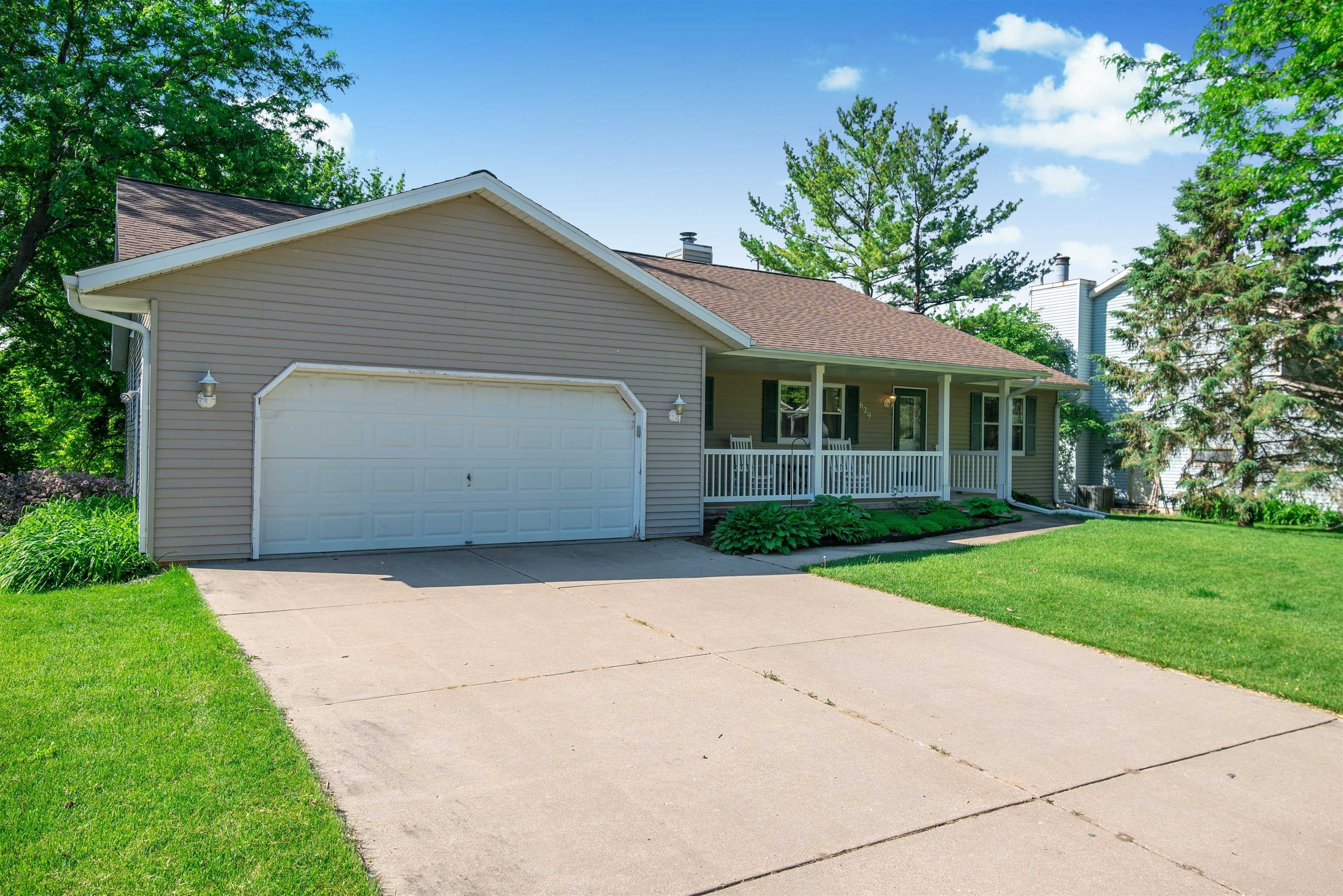 Single Family 4BR 3BA - 629 W Mohawk Trail, DeForest, WI