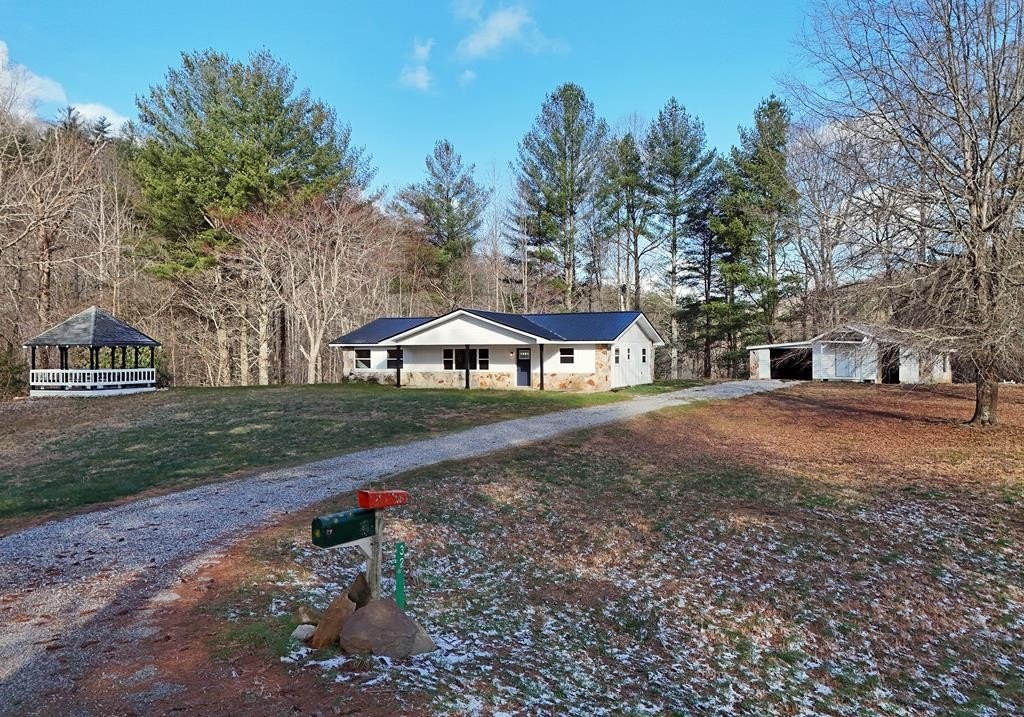 Single Family 3BR 2BA - 32 Whippoorwill Way, Blairsville, GA
