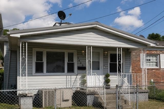 Single Family 2BR 2BA - 1428 4TH Avenue, Williamson, WV