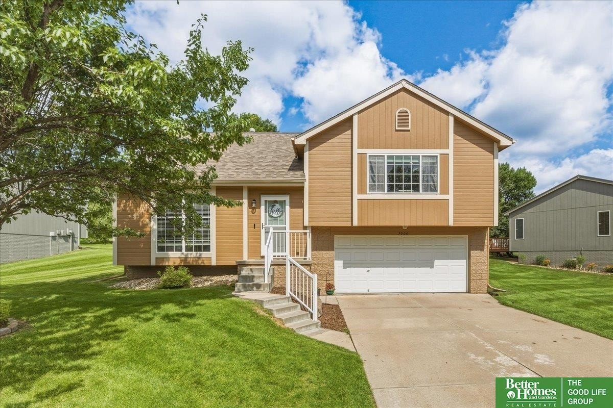 Single Family 2BR 2BA - 7504 N 77th Avenue, Omaha, NE
