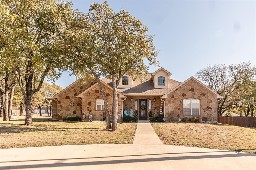 Single Family 4BR 4BA - 209 Benton Street, Nocona, TX